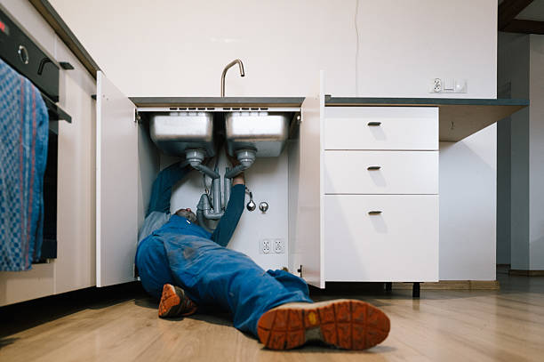 Professional Emergency Plumber technician working in Elkhorn, NE